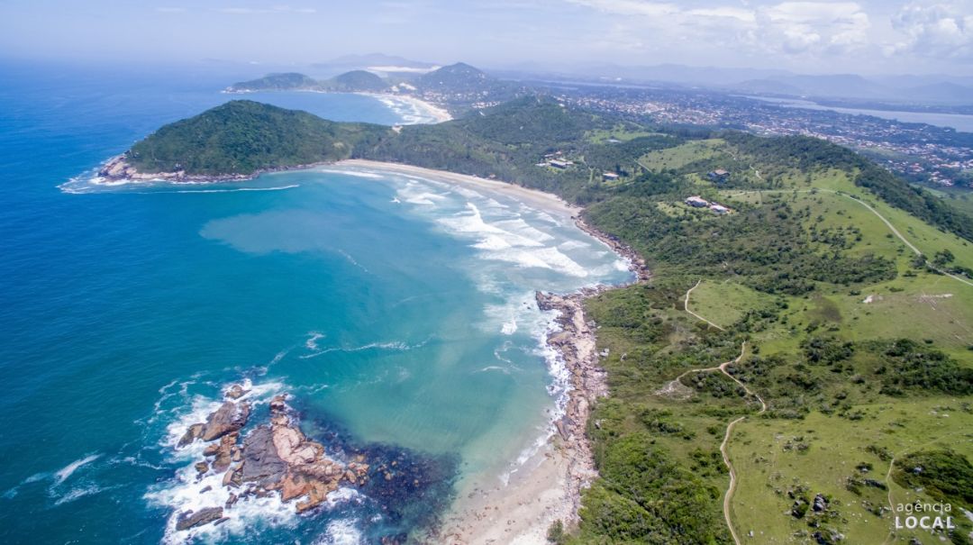 Vista completa da baía