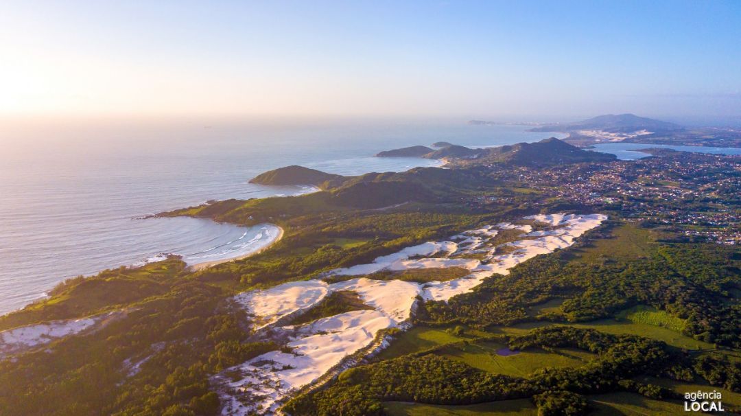 Vista aérea com dunas